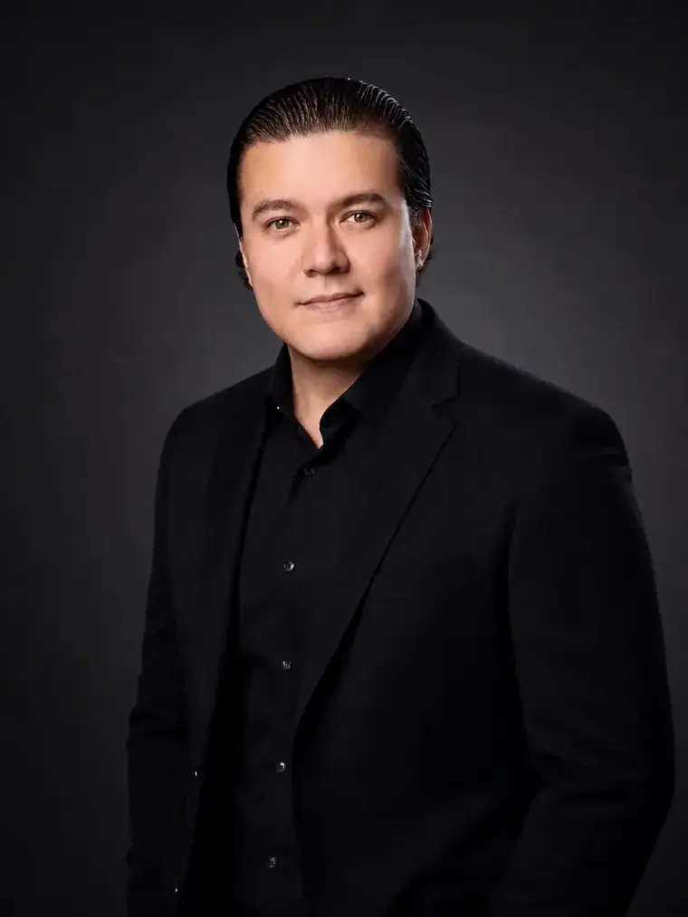 Dr. Kelson Kawamura em consulta de avaliação especializada